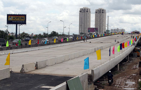 TP Hồ Chí Minh: Hợp long cầu Sài Gòn 2